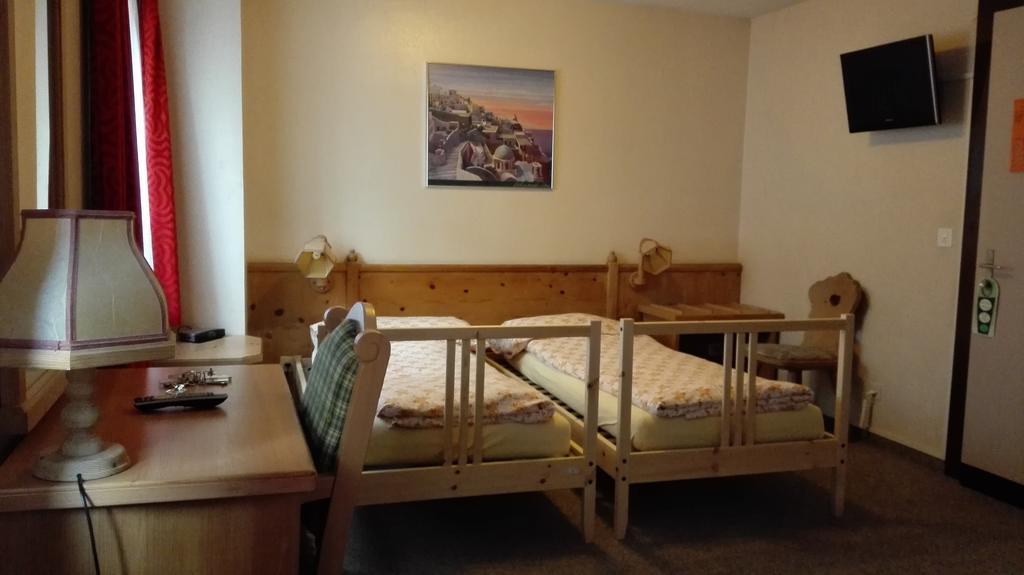 Hotel Frohsinn Erstfeld Room photo