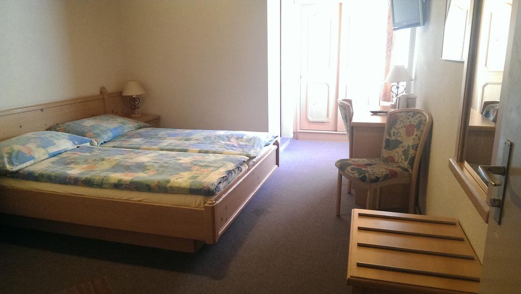 Hotel Frohsinn Erstfeld Room photo
